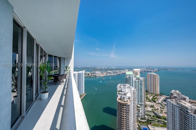 Condo for sale at Icon Brickell Tower I 5305