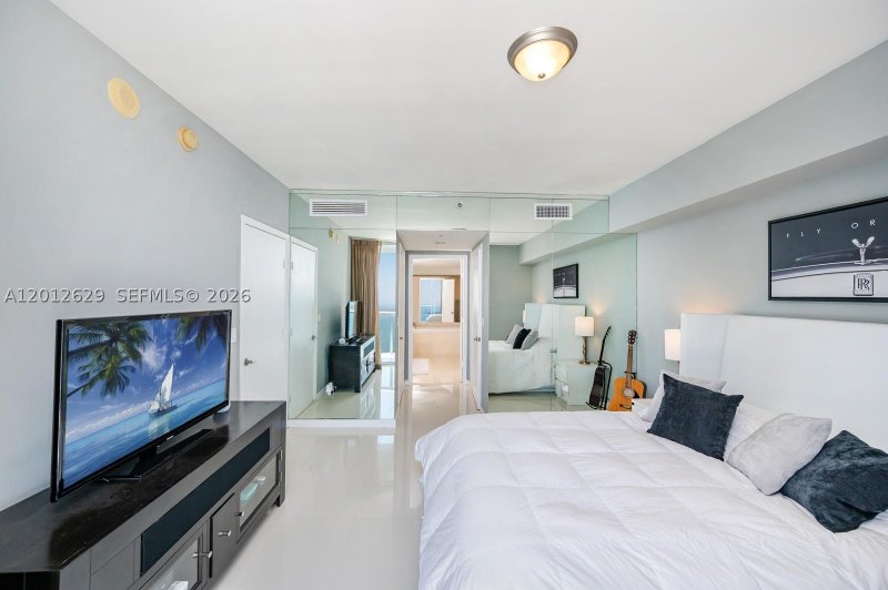 Condo for sale at Icon Brickell Tower I 5305