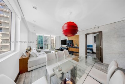 Comprar apartamento no 500 Brickell East Tower 3707