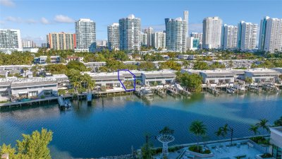 Alquiler de apartamento en Poinciana Island 802