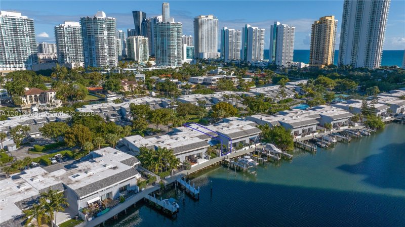 Alquiler de apartamento en Poinciana Island 802