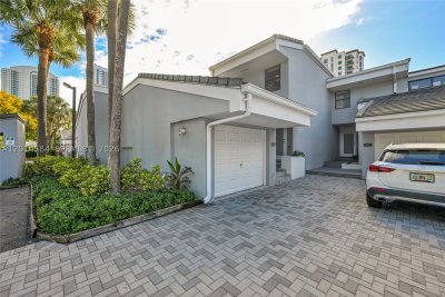 Alquiler de apartamento en Poinciana Island 802