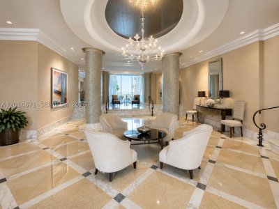 Aluguel de apartamento no The Collins Condo 614