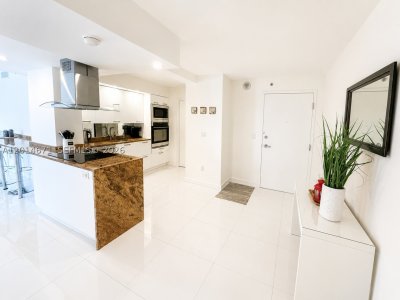 Aluguel de apartamento no The Collins Condo 614