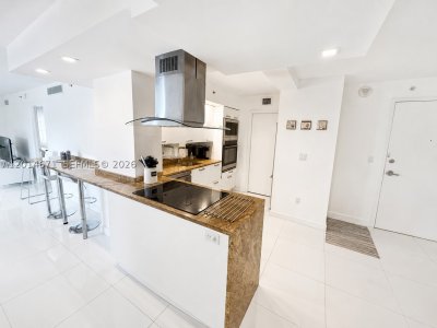 Aluguel de apartamento no The Collins Condo 614