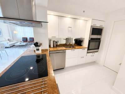 Aluguel de apartamento no The Collins Condo 614