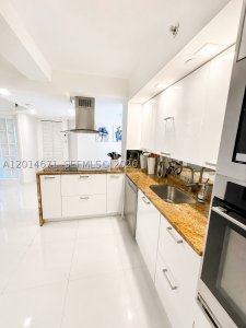 Aluguel de apartamento no The Collins Condo 614