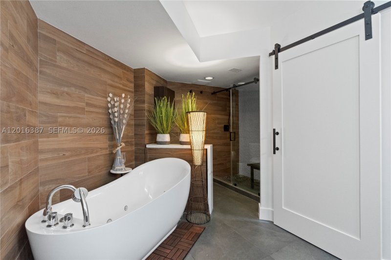 Condo for sale at Mystic Pointe 300 306