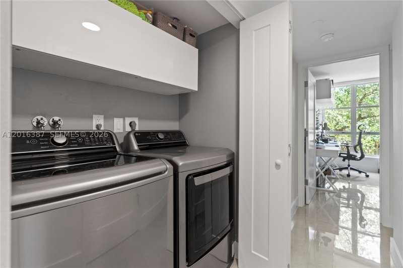 Condo for sale at Mystic Pointe 300 306