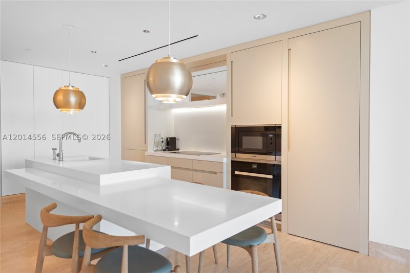 Comprar apartamento en The Surf Club Four Seasons Condo & Hotel N-712