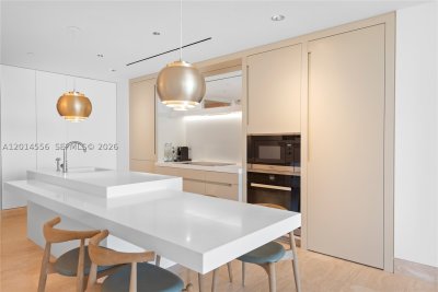 Comprar apartamento no The Surf Club Four Seasons Condo & Hotel N-712