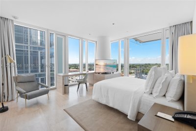 Comprar apartamento no The Surf Club Four Seasons Condo & Hotel N-712
