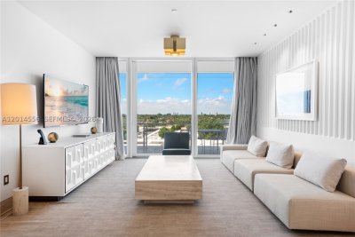 Comprar apartamento no The Surf Club Four Seasons Condo & Hotel N-712