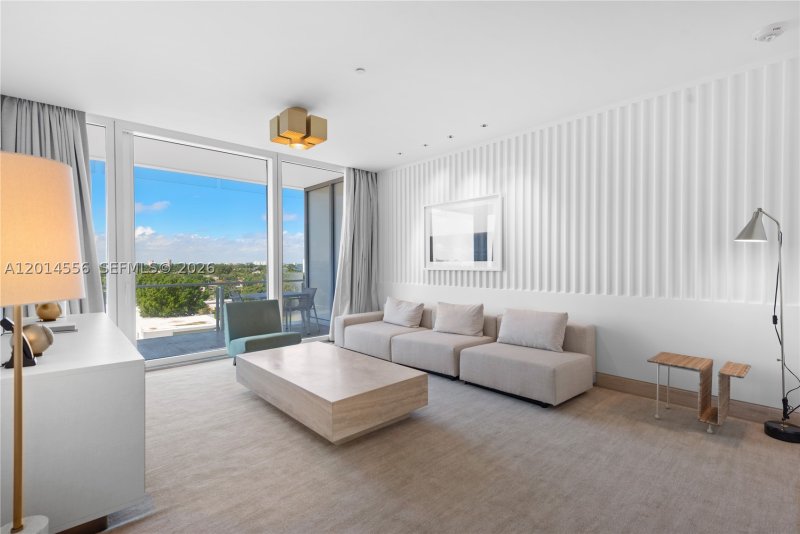 Comprar apartamento en The Surf Club Four Seasons Condo & Hotel N-712