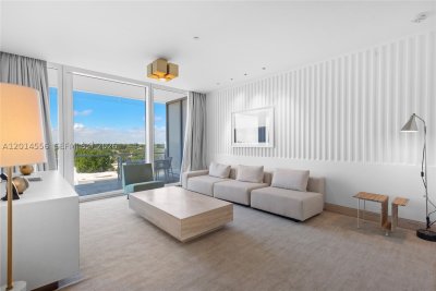Comprar apartamento no The Surf Club Four Seasons Condo & Hotel N-712