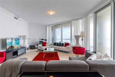 Comprar apartamento no Turnberry Ocean Colony 704
