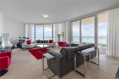 Comprar apartamento no Turnberry Ocean Colony 704