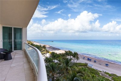 Comprar apartamento no Turnberry Ocean Colony 704