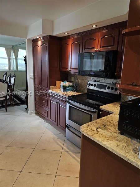 Apartment for rent at Avant Garde PH1
