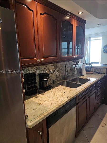 Apartment for rent at Avant Garde PH1