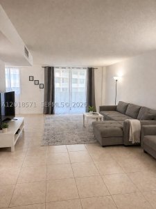 Aluguel de apartamento no Plaza Towers North 805