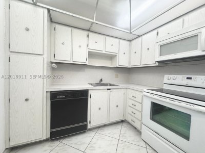 Aluguel de apartamento no Hallmark of Hollywood 1114 (AVAILA