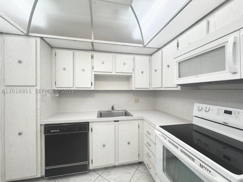 Apartment for rent at Hallmark of Hollywood 1114 (AVAILA