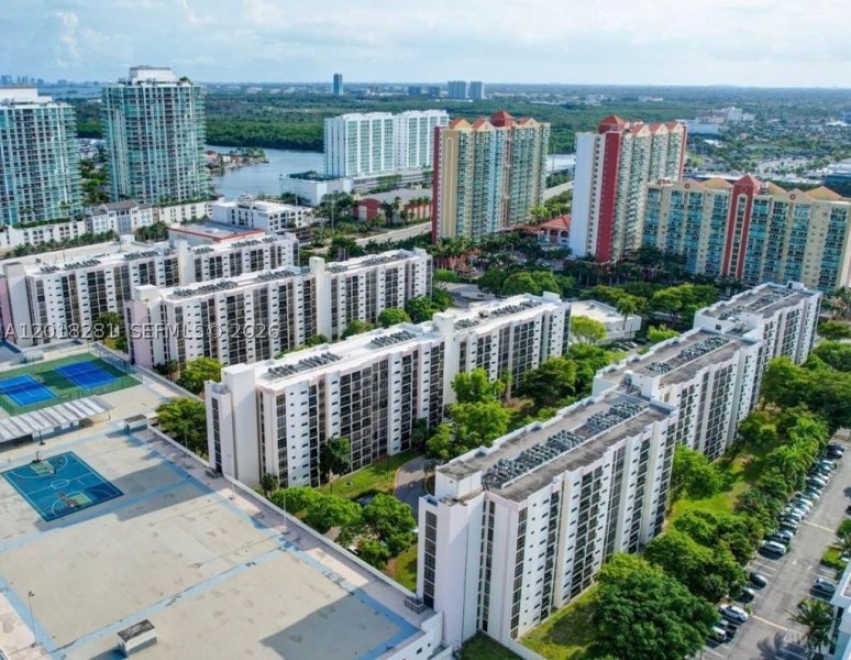 Condo for sale at Plaza of the Americas 601