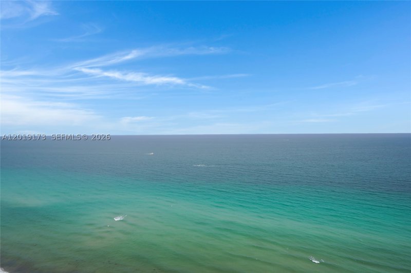 Comprar apartamento no Jade Beach 2805