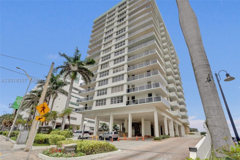 Apartment for rent at Sea Air Towers 1419