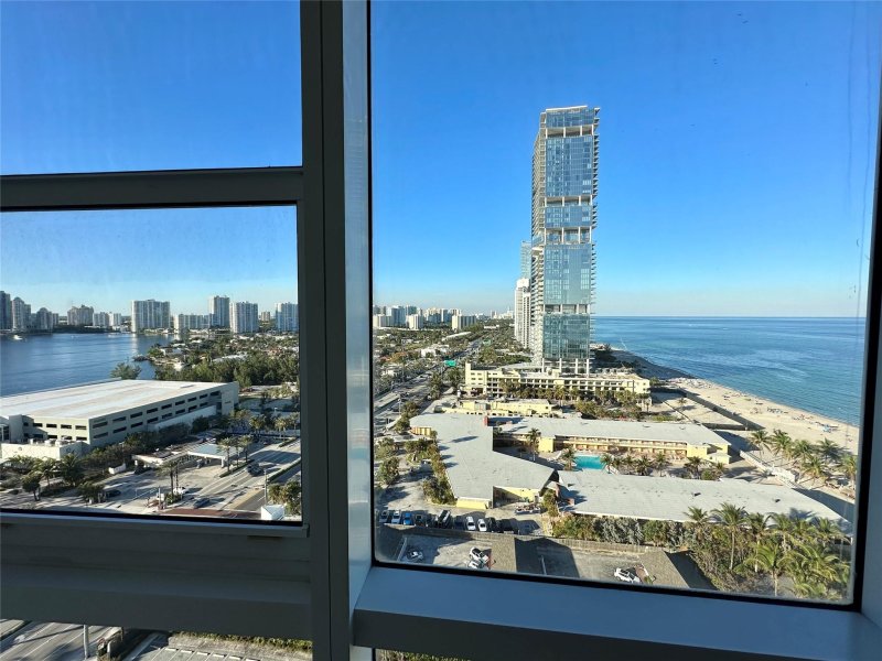 Condo for sale at Trump Royale 1901