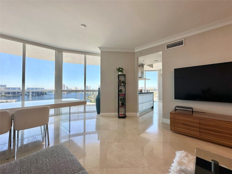 Condo for sale at Trump Royale 1901