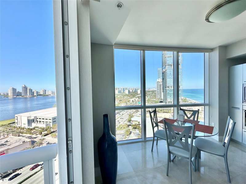 Condo for sale at Trump Royale 1901