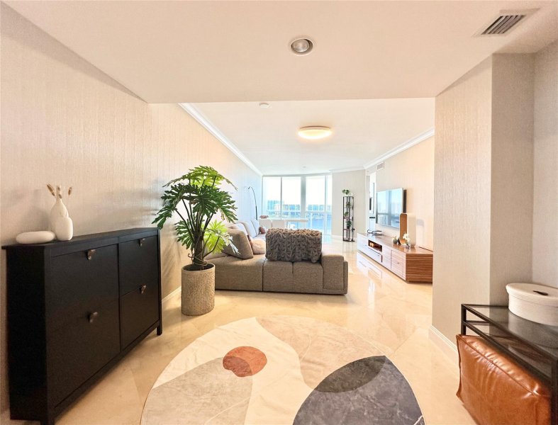 Condo for sale at Trump Royale 1901