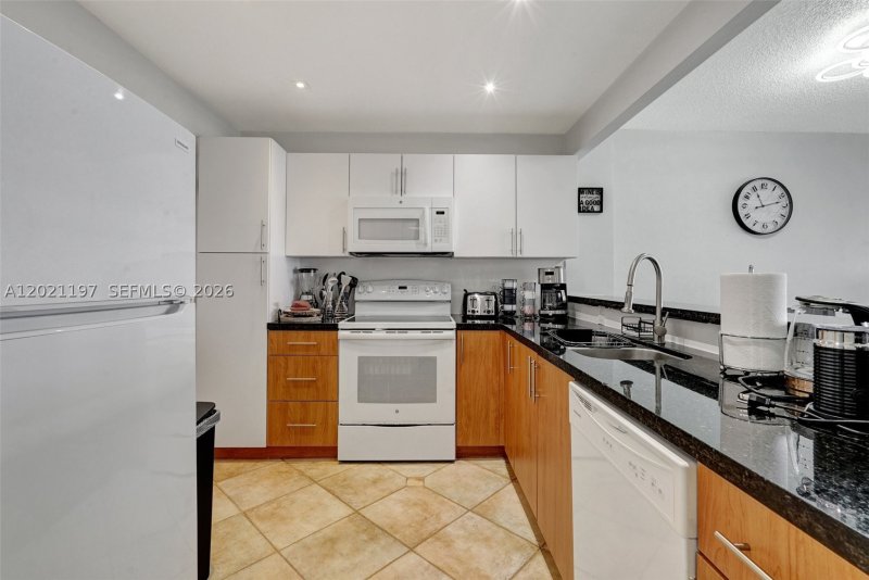 Apartment for rent at Sea Air Towers 812