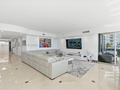 Aluguel de apartamento no Ocean Three 601