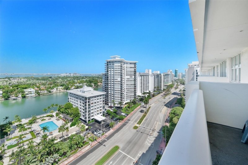 Condo for sale at Pavilion 1718
