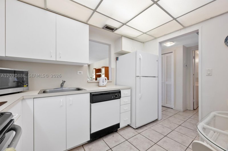Condo for sale at Pavilion 1718