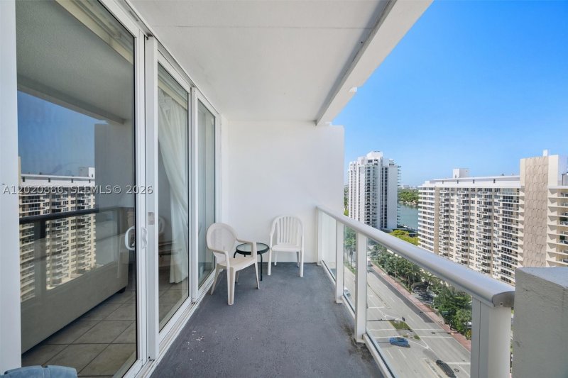 Condo for sale at Pavilion 1718