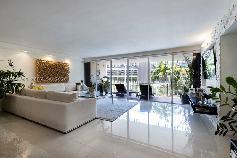 Comprar apartamento en Grove Isles Tower III C307