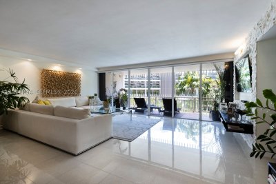 Comprar apartamento en Grove Isles Tower III C307