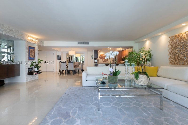 Comprar apartamento en Grove Isles Tower III C307