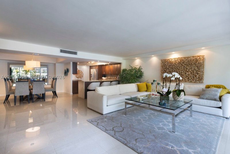 Comprar apartamento en Grove Isles Tower III C307