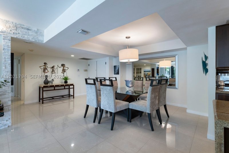 Comprar apartamento en Grove Isles Tower III C307