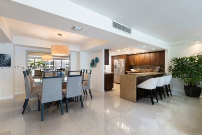 Comprar apartamento en Grove Isles Tower III C307