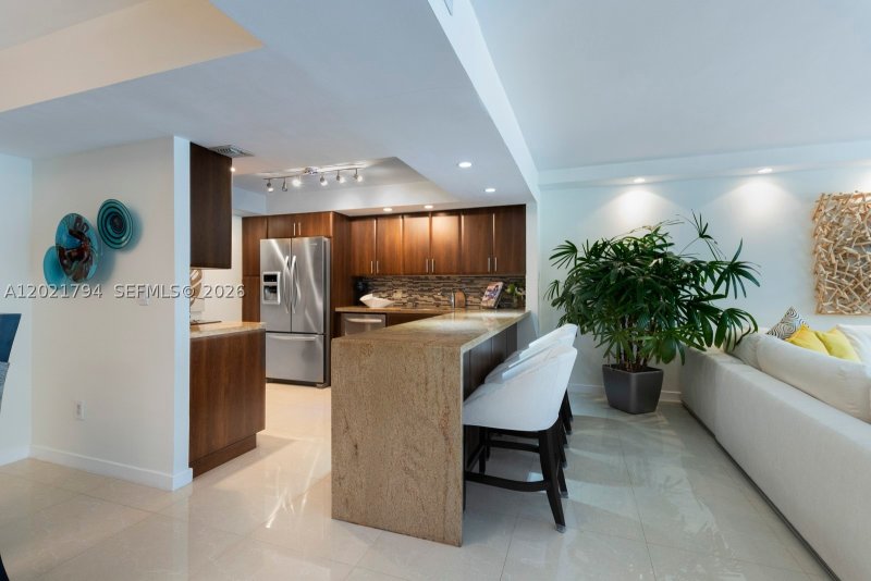 Comprar apartamento en Grove Isles Tower III C307