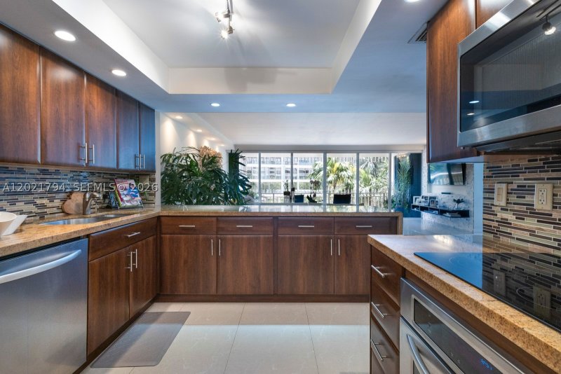 Comprar apartamento en Grove Isles Tower III C307