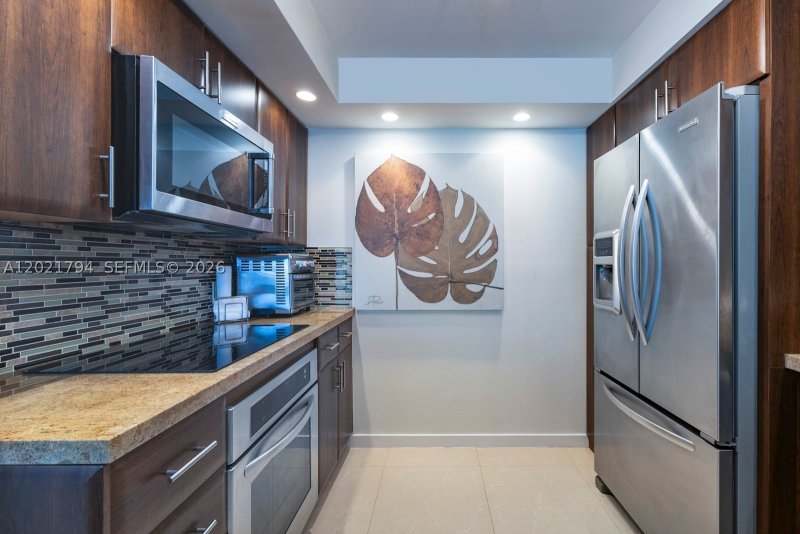Comprar apartamento en Grove Isles Tower III C307