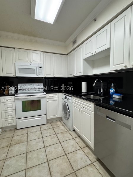 Condo for sale at The Wave Condo 328