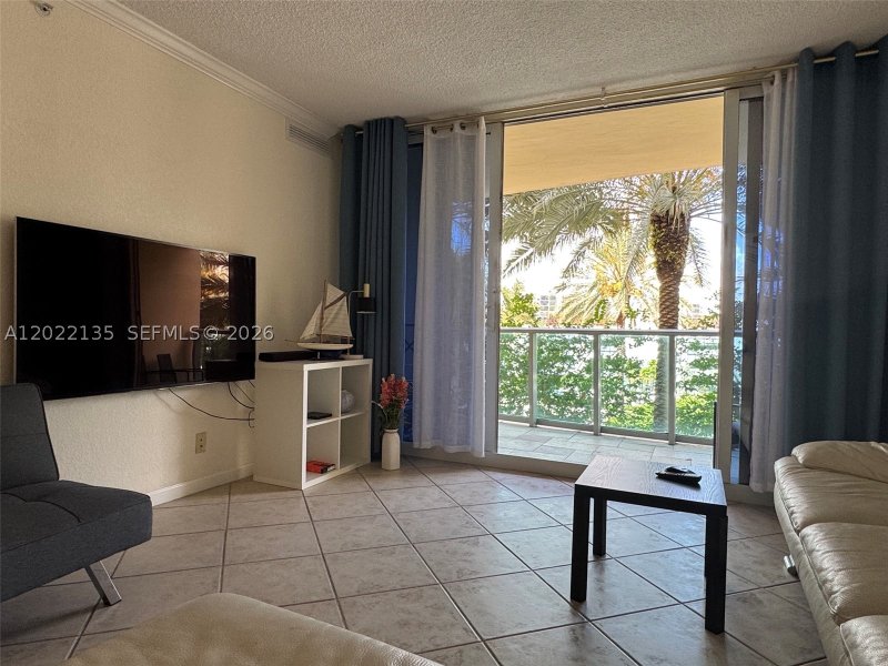 Condo for sale at The Wave Condo 328